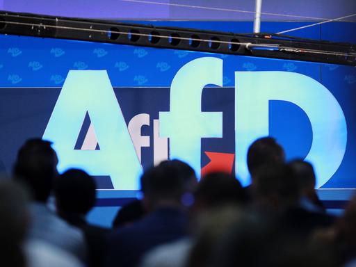 Magdeburg, Sachsen-Anhalt, Deutschland, 29.07.2023: AfD-Logo auf AfD-Bundesparteitag *** Magdeburg, Saxony Anhalt, Germany, 29 07 2023 AfD logo on AfD federal party conference Copyright: xdtsxNachrichtenagenturx dts_20852