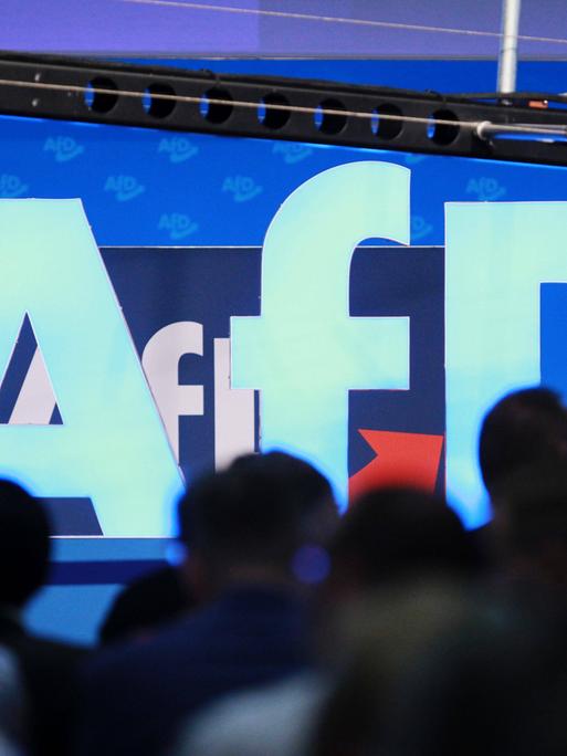 Magdeburg, Sachsen-Anhalt, Deutschland, 29.07.2023: AfD-Logo auf AfD-Bundesparteitag *** Magdeburg, Saxony Anhalt, Germany, 29 07 2023 AfD logo on AfD federal party conference Copyright: xdtsxNachrichtenagenturx dts_20852