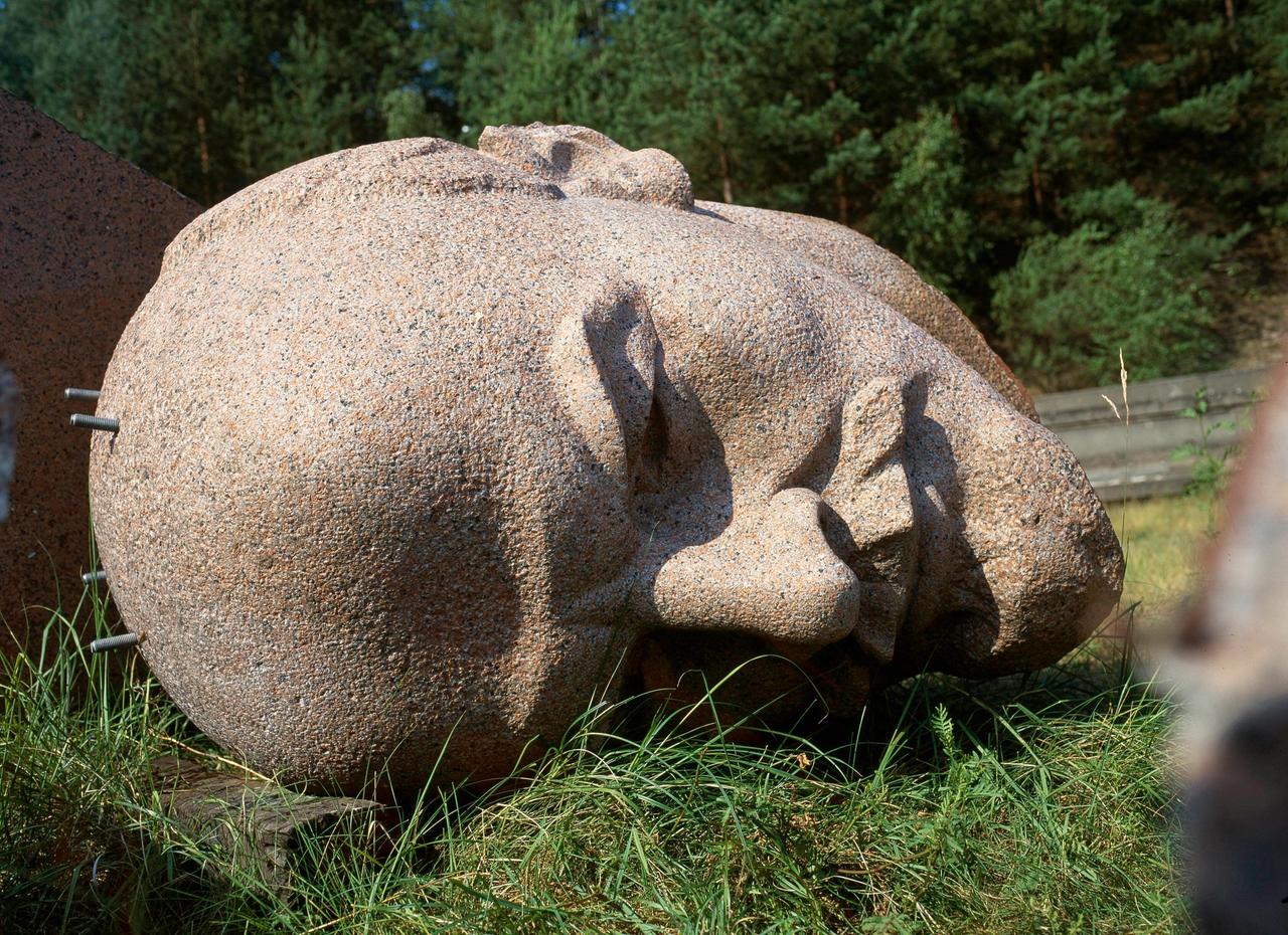 Kopffragment eines Lenin-Denkmals.