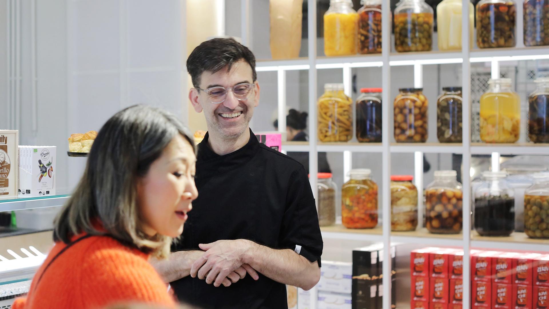 Bini Lee und José Morillo gehört ein Spanisch-Koreanisches Restaurant in Berlin. 