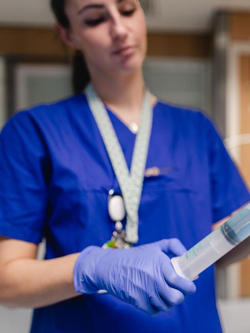 Intensivpflegerin an der Düsseldorfer Uni-Klinik.