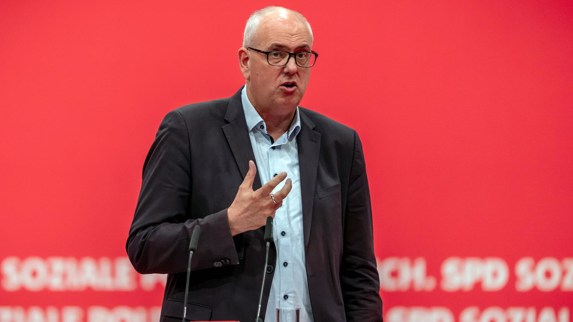 Andreas Bovenschulte (SPD), Präsident des Senates und Bürgermeister von Bremen spricht beim SPD-Bundesparteitag. Andreas Bovenschulte (SPD), Präsident des Senates und Bürgermeister von Bremen spricht beim SPD-Bundesparteitag.