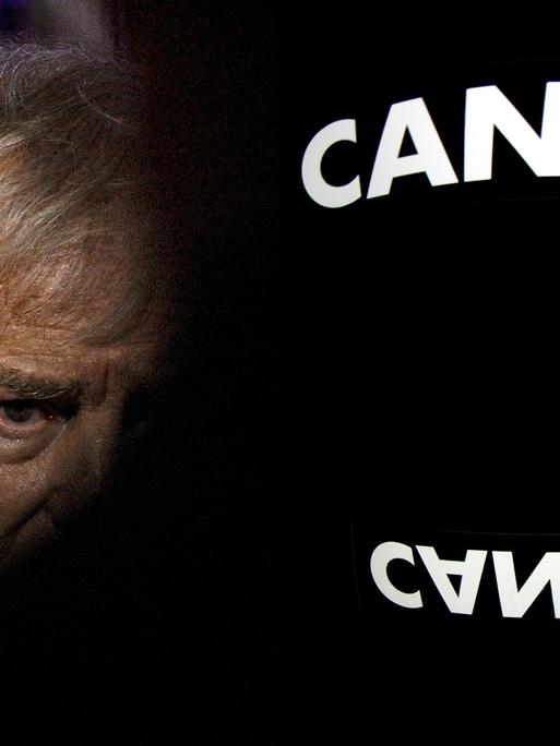 Diese Bildercollage zeigt den französischen Geschäftsmann Vincent Bolloré bei einer Veranstaltung zum 200-jährigen Jubiläum der französischen Tageszeitung Le Figaro im Pariser Grand Palais sowie das Logo des Fernsehsenders Canal+. Diese Bildercollage zeigt den französischen Geschäftsmann Vincent Bolloré bei einer Veranstaltung zum 200-jährigen Jubiläum der französischen Tageszeitung Le Figaro im Pariser Grand Palais sowie das Logo des Fernsehsenders Canal+.