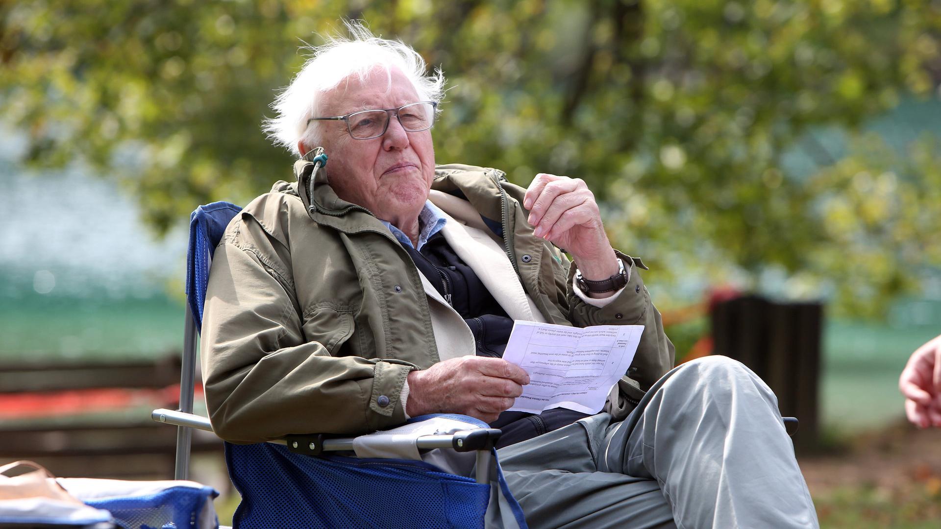Vielfach ausgezeichnet: Sir David Attenborough bei der Arbeit zu einem BBC-Dokumentarfilm über den Nationalpark Plitvicer Seen in Kroatien. Vielfach ausgezeichnet: Sir David Attenborough bei der Arbeit zu einem BBC-Dokumentarfilm über den Nationalpark Plitvicer Seen in Kroatien.