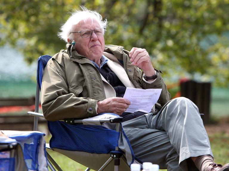 Vielfach ausgezeichnet: Sir David Attenborough bei der Arbeit zu einem BBC-Dokumentarfilm über den Nationalpark Plitvicer Seen in Kroatien. 