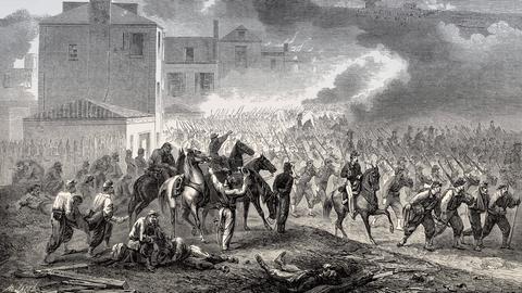 Auf einer Zeichnung abgebildet ist eine Szene der zweiten Schlacht von Corinth, einer Schlacht im amerikanischen Bürgerkrieg. Zu sehen sind Soldaten zu Fuß und hoch zu Roß.