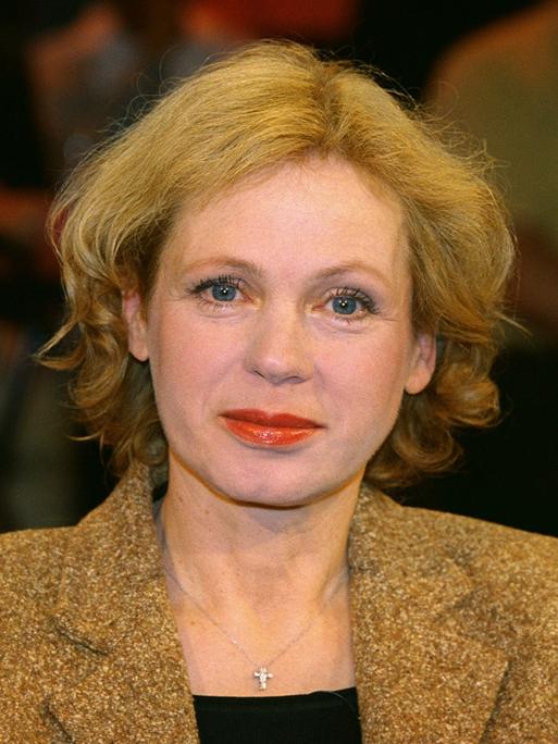 Renate Krößner, deutsche Schauspielerin ("Einmal Bulle, immer Bulle", "Stubbe - Von Fall zu Fall", "Bruder Esel", "Solo Sunny"), aufgenommen am 14.10.2003 in Berlin. Renate Krößner, deutsche Schauspielerin ("Einmal Bulle, immer Bulle", "Stubbe - Von Fall zu Fall", "Bruder Esel", "Solo Sunny"), aufgenommen am 14.10.2003 in Berlin.