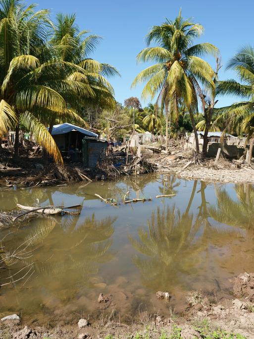 Zerstörtes Dorf nach einem Hurrikan in Honduras. 