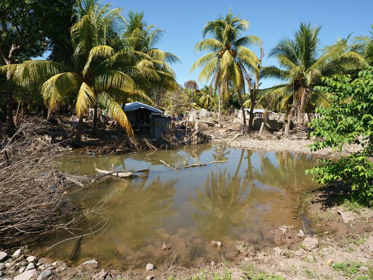 Zerstörtes Dorf nach einem Hurrikan in Honduras. 