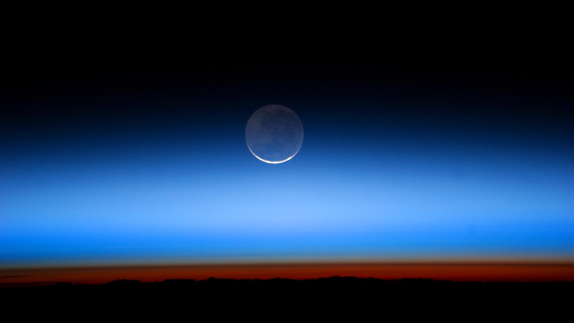 Der Erdschein auf dem Mond, aufgenommen von der ISS
