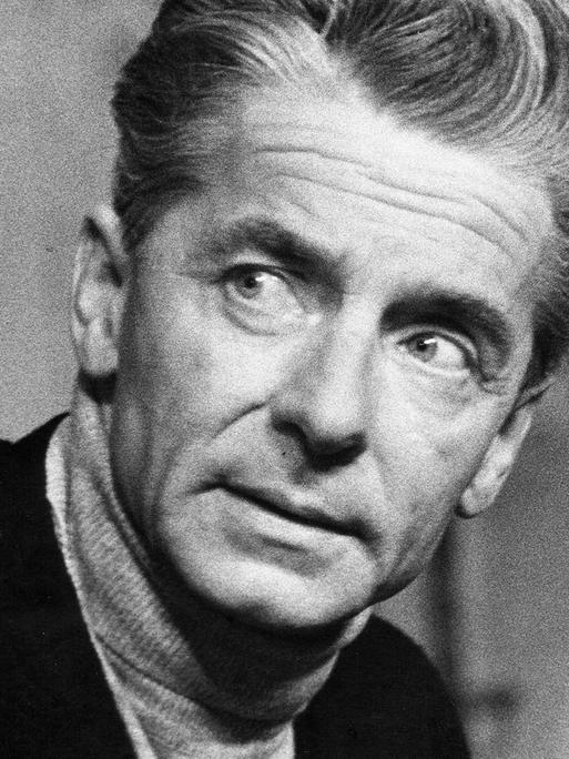 Herbert von Karajan während der Proben zur Produktion La Boheme in Mailand. Herbert von Karajan während der Proben zur Produktion La Boheme in Mailand.