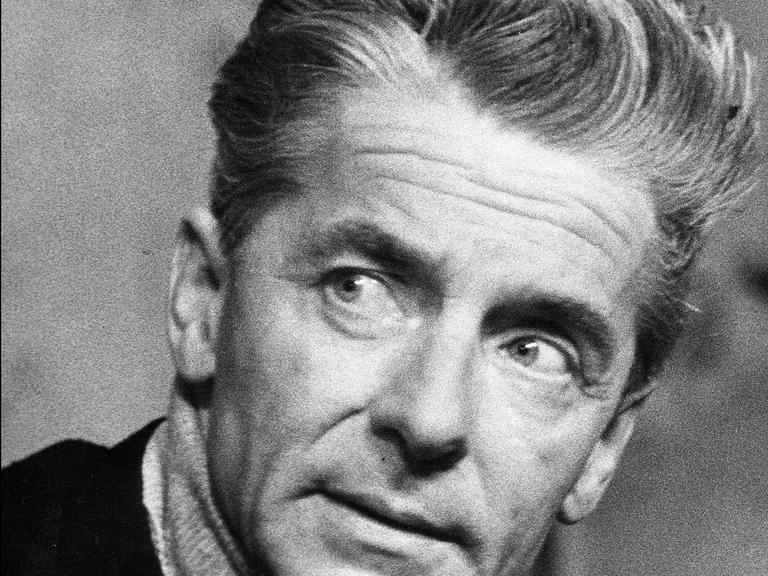 Herbert von Karajan während der Proben zur Produktion La Boheme in Mailand. Herbert von Karajan während der Proben zur Produktion La Boheme in Mailand.