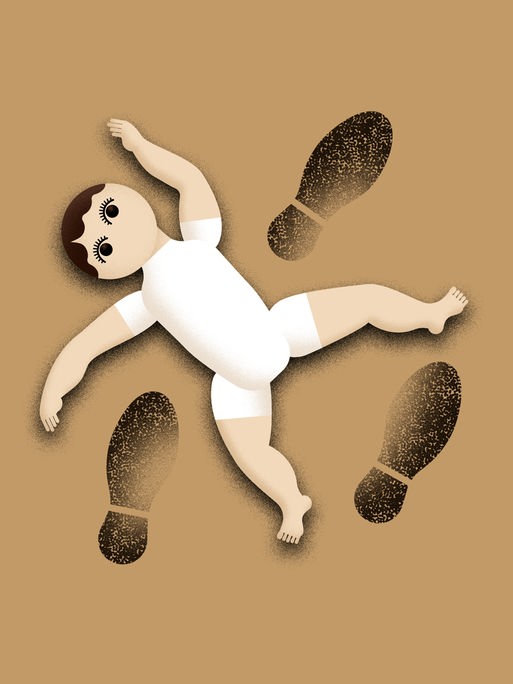 Abstrakte Zeichnung einer auf dem Boden liegenden Puppe, umgeben von schwarzen Stifelabdrücken, vor braunem Hintergrund