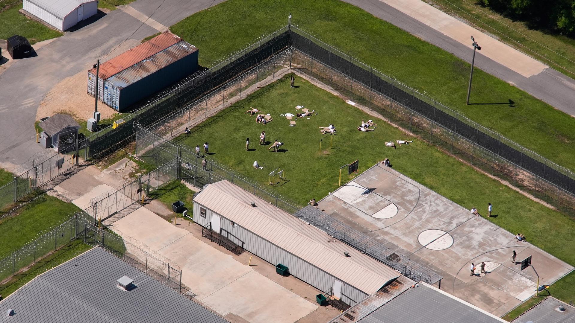 Das Richwood Correctional Center in Louisiana aus der Luft gesehen. Das Richwood Correctional Center in Louisiana aus der Luft gesehen.