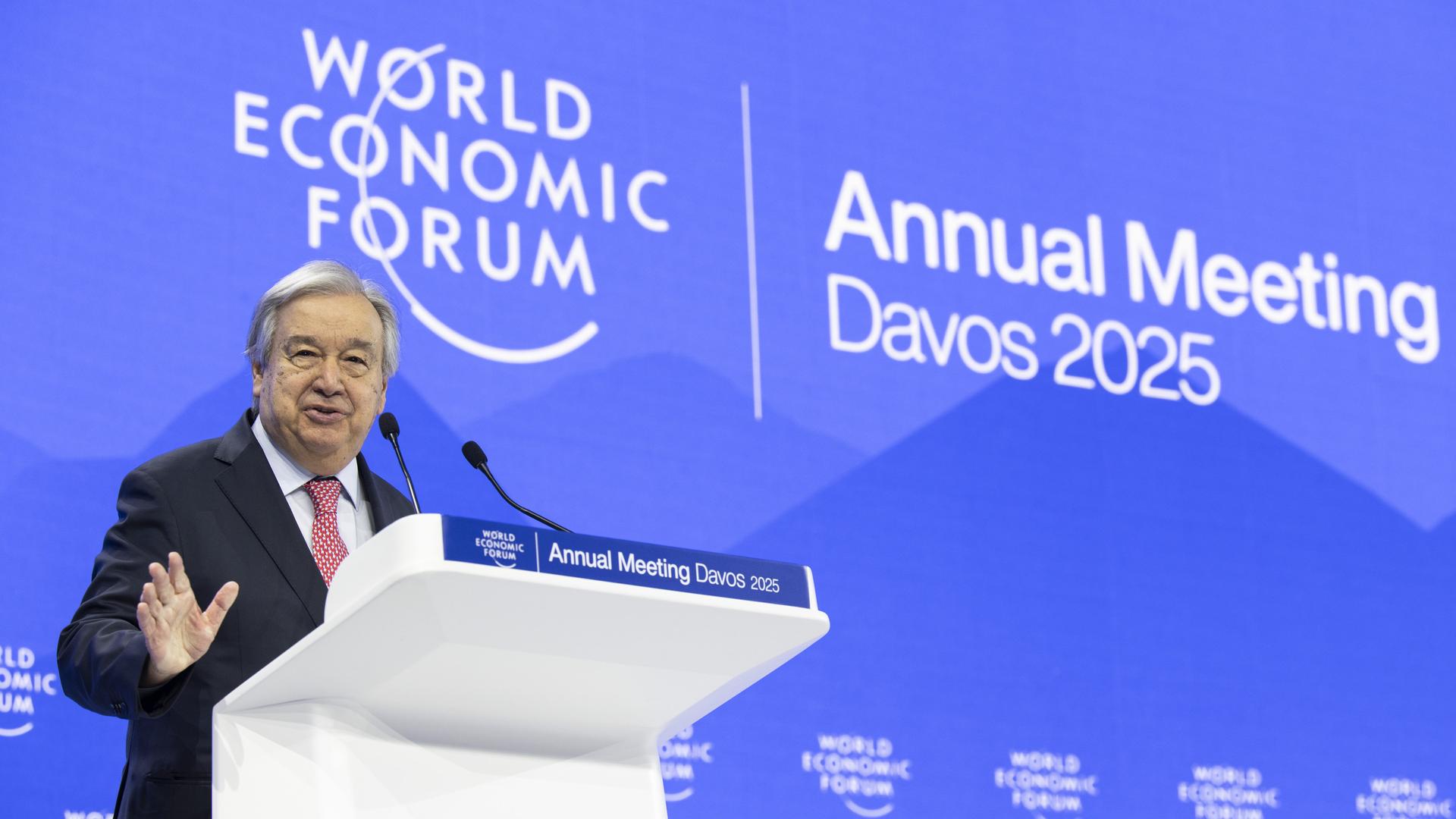 Antonio Guterres, Generalsekretär der Vereinten Nationen, spricht während einer Plenarsitzung in der Kongresshalle während der 55. Jahrestagung des Weltwirtschaftsforums (WEF) in Davos. 