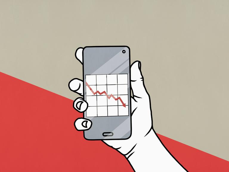 Illustration einer Hand mit einem Smartphone, auf dem Bildschirm ist ein abwärts gerichteter Kurspfeil zu sehen.