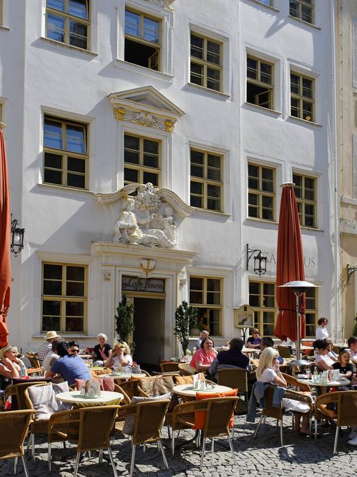 Bildnummer: 56385649 Datum: 23.04.2011 Copyright: imago/imagebroker Zum arabischen Coffe Baum , Kleine Fleischergasse, Leipzig, Sachsen, Deutschland, Europa Reisen x0x xub 2011 quer am arabischen Architektur außen Außenaufnahme aussen Aussenaufnahme Aussenaufnahmen bar bars Baum Bauwerk Bauwerke bei BRD Bundesrepublik Cafe Cafehäuser Cafehaeuser Cafehaus Cafes Coffe coffee deutsch deutsche deutscher deutsches Deutschland draußen draussen europäisch europäische europäischer europäisches Europa europaeisch europaeische europaeischer europaeisches Fleischergasse Gastronomie Gebäude Gebaeude Kaffeehäuser Kaffeehaeuser Kaffeehaus Kleine Leipzig Leute Lokal Lokale Mensch Menschen ostdeutsch ostdeutsche ostdeutscher ostdeutsches Ostdeutschland Person Personen Restaurant Restaurants Sachsen Straßencafe Straßencafes Strassencafe Strassencafes Tag Tage Tageslicht tagsüber tagsueber Taverne Tavernen Zum 56385649 Date 23 04 2011 Copyright Imago image broker to Arab Coffee Tree small Fleischergasse Leipzig Saxony Germany Europe Travel x0x 2011 horizontal at Arab Architecture exterior Outside view exterior Outside view Outside Bar Bars Tree Building Structures at GERMANY Federal Cafe Cafe houses Cafés Coffee House Cafes Coffee Coffee German German German German Germany outside outside Euro European European European Europe Eisch Europe european Europe Eischen Europe Eischen Fleischergasse Gastronomy Building Building Coffee houses Kaffeehaeuser Coffee house small Leipzig People Local Local Man People East German East Germans Ostdeutscher East German East Germany Person People Restaurant Restaurants Saxony Road Cafe Street cafes Road Cafe Street cafes Day Days Daylight during the day during daytime Tavern Taverns to 
