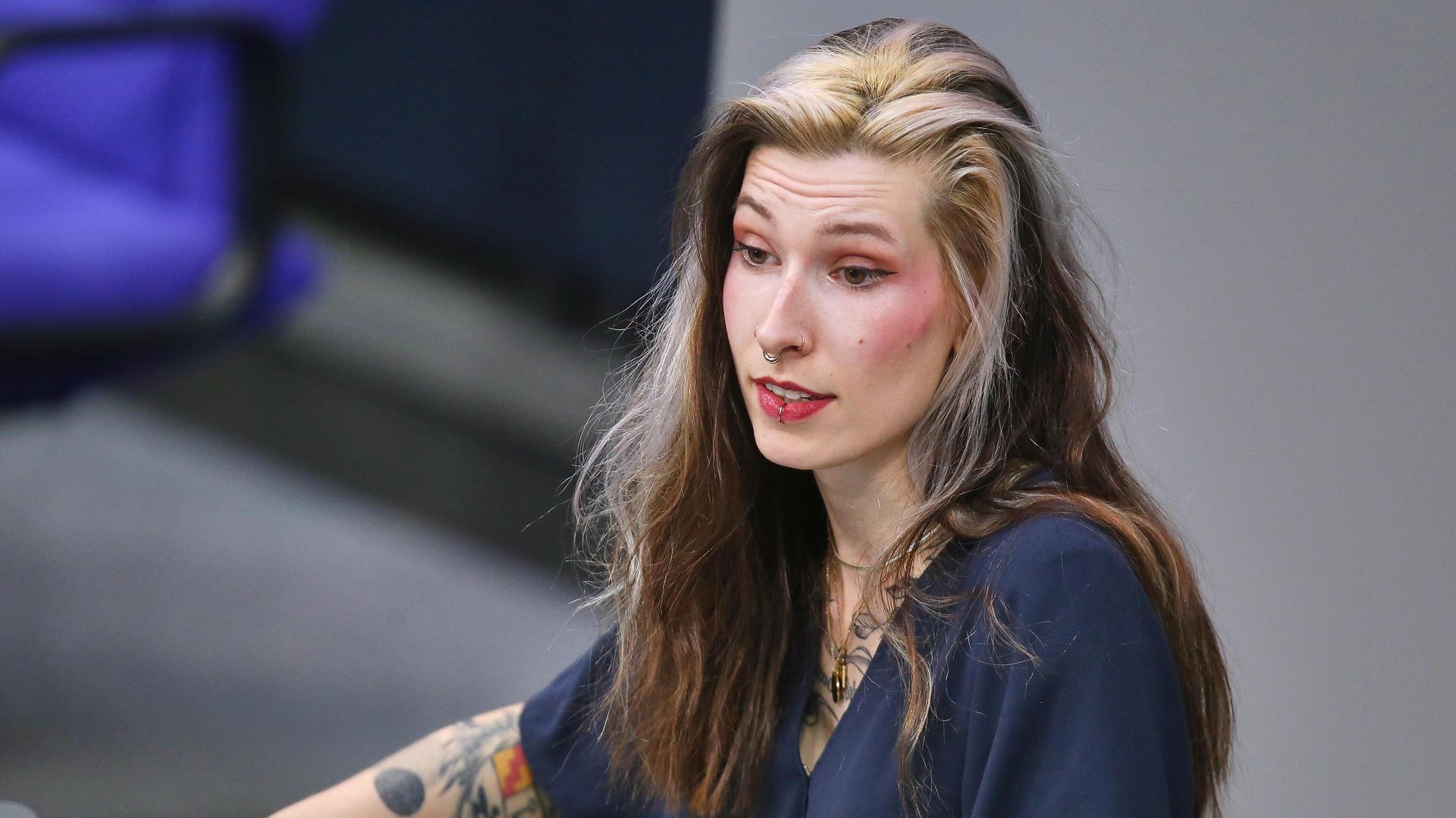Die Linkenpolitikerin Donata Vogtschmidt im Bundestag. Die Linkenpolitikerin Donata Vogtschmidt im Bundestag.