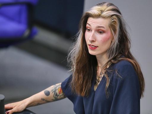 Die Linkenpolitikerin Donata Vogtschmidt im Bundestag. Die Linkenpolitikerin Donata Vogtschmidt im Bundestag.