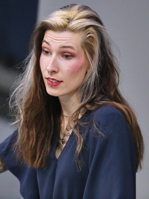 Die Linkenpolitikerin Donata Vogtschmidt im Bundestag. Die Linkenpolitikerin Donata Vogtschmidt im Bundestag.