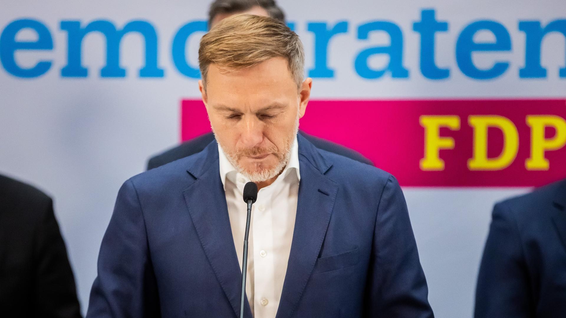 Berlin: Christian Lindner (FDP), scheidender Bundesminister der Finanzen und FDP-Bundesvorsitzender, äußert sich in der FDP-Parteizentrale bei einer Pressekonferenz.