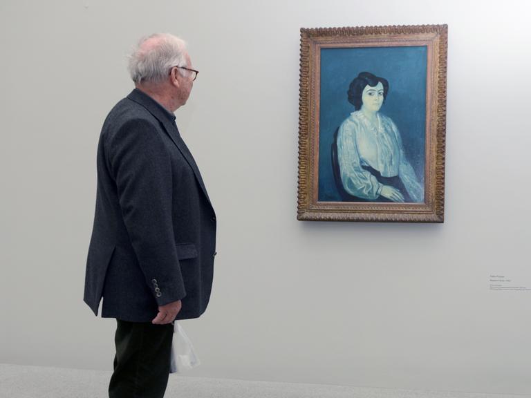 Pablo Picassos Gemälde "Madame Soler" in einer Ausstellung der Pinakothek der Moderne in München