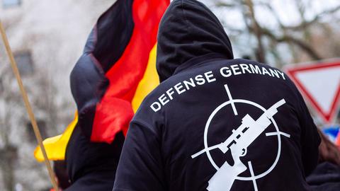 Teilnehmer einer Demo im rechtsextremen Milieu
