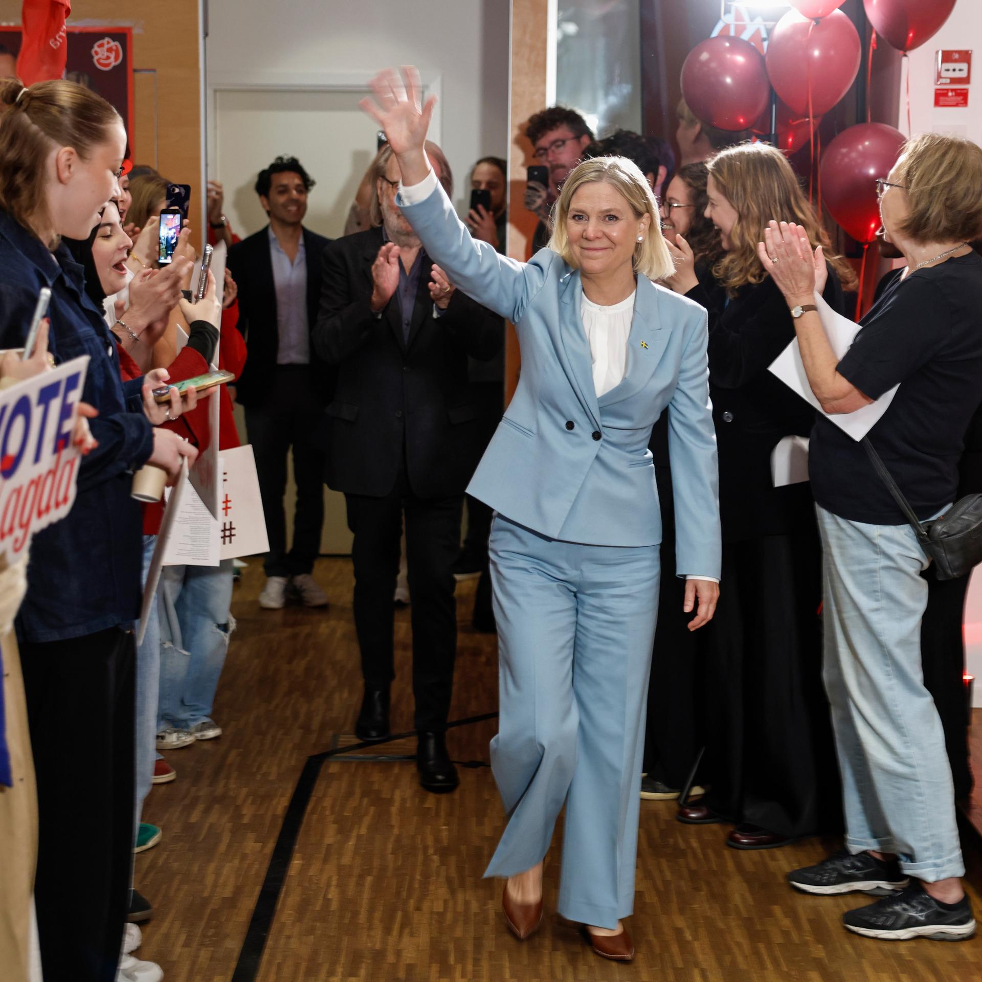 Die Vorsitzende der Sozialdemokratischen Partei, Magdalena Andersson besucht am Wahltag das Hauptquartier und die Wahlhelfer der Sozialdemokratischen Partei.