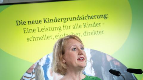 Familienministerin Lisa Paus bei der Pressekonferenz im Anschluss an die Kabinettbefassung zur Kindergrundsicherun.