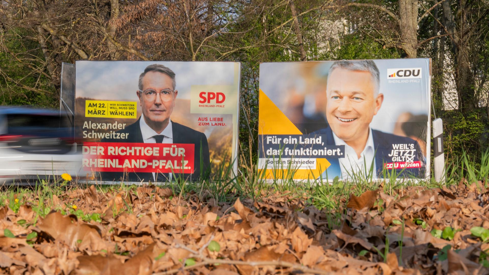 Alexander Schweitzer (l, SPD), Ministerpräsident von Rheinland-Pfalz und Spitzenkandidat seiner Partei, und Gordon Schnieder (CDU), CDU-Landeschef und Spitzenkandidat seiner Partei, werben auf Plakaten um Stimmen. Alexander Schweitzer (l, SPD), Ministerpräsident von Rheinland-Pfalz und Spitzenkandidat seiner Partei, und Gordon Schnieder (CDU), CDU-Landeschef und Spitzenkandidat seiner Partei, werben auf Plakaten um Stimmen.