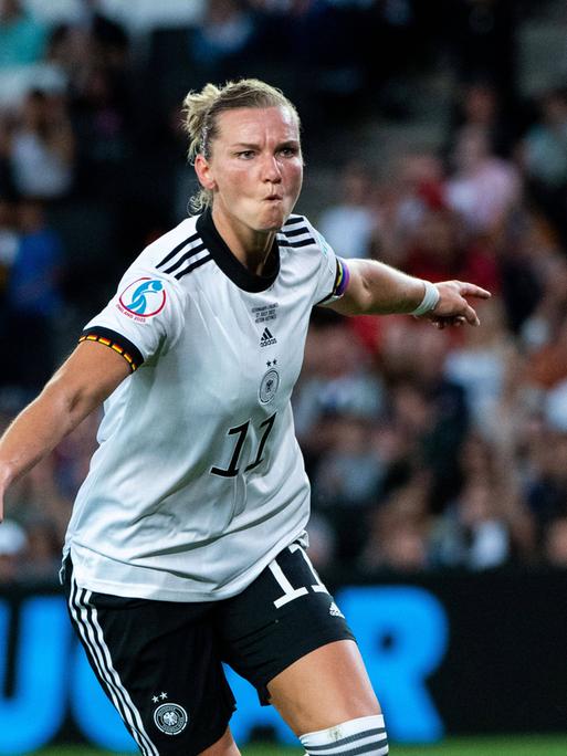 Alexandra Popp (Deutschland 11) jubelt ueber das Tor zum 1:0, GBR, Deutschland vs. Frankreich, Fussball UEFA Womens EURO