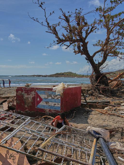 Das Bild zeigt die Zerstörungen am Strand Boca de dos Rios auf Kuba, nachdem Hurrikan "Melissa" hindurchgefegt ist