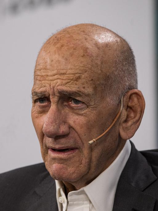 Ehud Olmert am 4. Oktober 2025 auf einer Bühne
