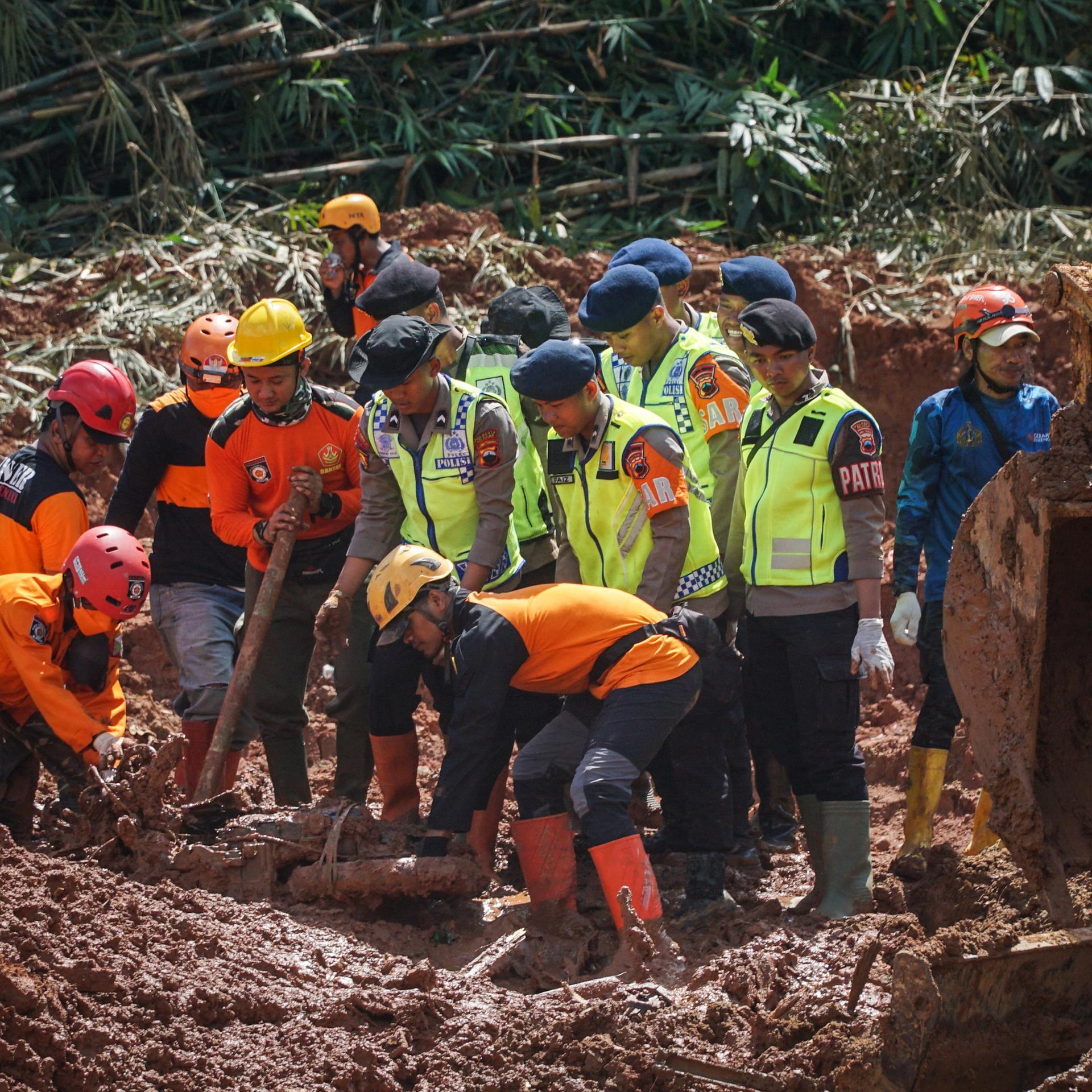 Mehrere Länder betroffen - Verheerende Hochwasser-Katastrophen in Asien: Zahl der Toten allein in Indonesien steigt auf mehr als 400