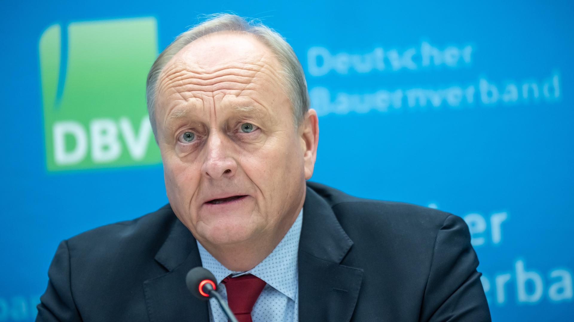 Joachim Rukwied, Präsident des Deutscher Bauernverbands, spricht bei einer Pressekonferenz zur wirtschaftlichen Jahresbilanz der Landwirtschaft in Deutschland. Joachim Rukwied, Präsident des Deutscher Bauernverbands, spricht bei einer Pressekonferenz zur wirtschaftlichen Jahresbilanz der Landwirtschaft in Deutschland.