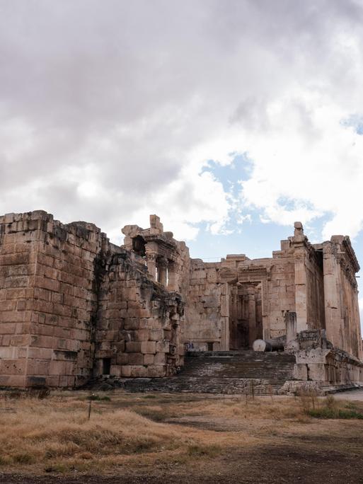 Blick auf den Bacchus-Tempel in Baalbek im Libanon.