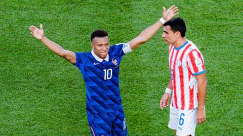 Fussball-Weltmeisterschaft 2026: Frankreichs Spieler Mbappe jubelt nach dem 1:0-Elfmeter gegen Paraguay.