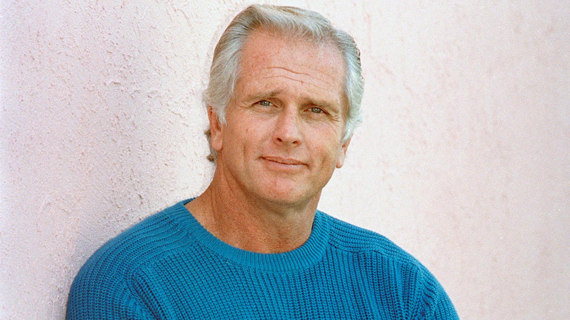 Ron Ely lächelt in die Kamera. Das Foto ist aus dem Jahr 1987.