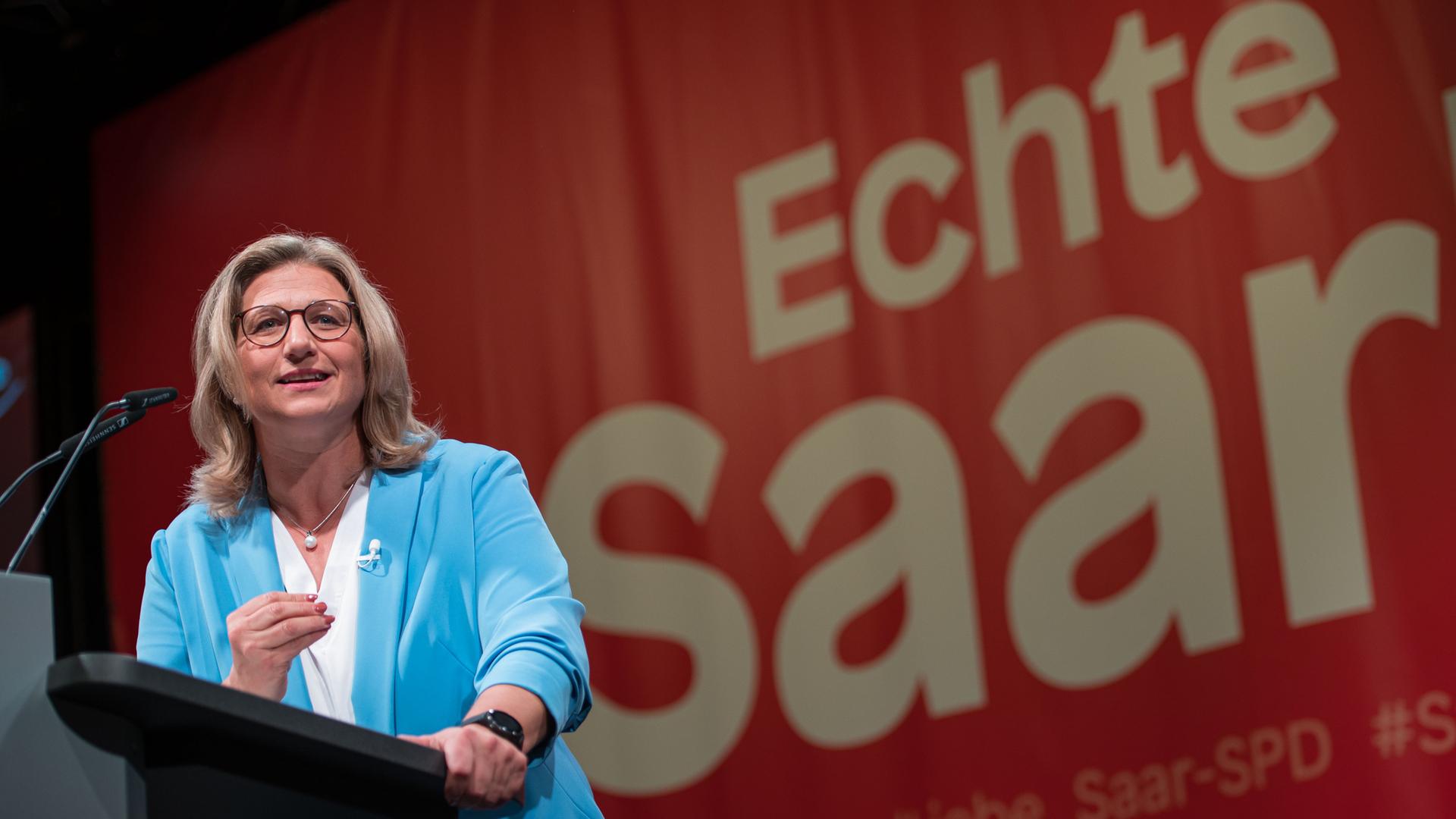 Anke Rehlinger (SPD), Wirtschaftsministerin im Saarland, spricht bei der Landesdelegiertenkonferenz der SPD Saar. Anke Rehlinger (SPD), Wirtschaftsministerin im Saarland, spricht bei der Landesdelegiertenkonferenz der SPD Saar.