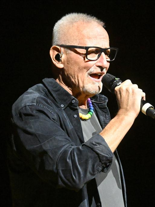 Konstantin Wecker auf der Bühne am 11. Oktober 2025 in Regensburg