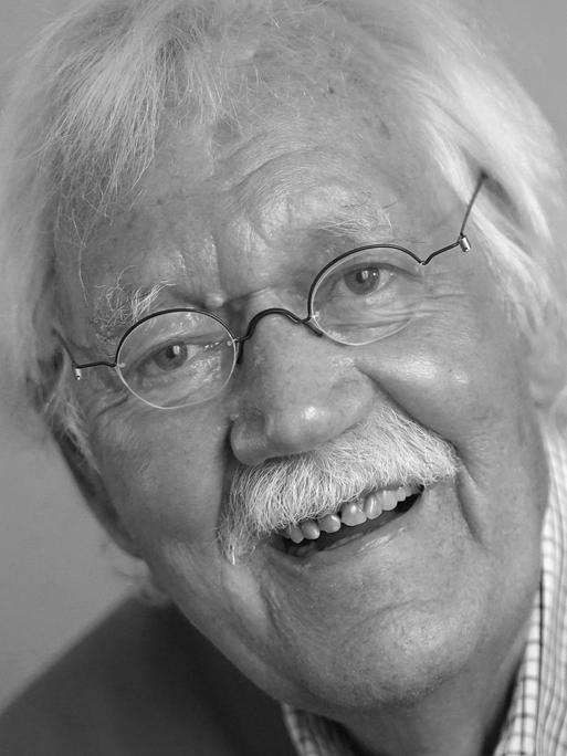 Ein schwarz-weißes Foto von Carlo von Tiedemann