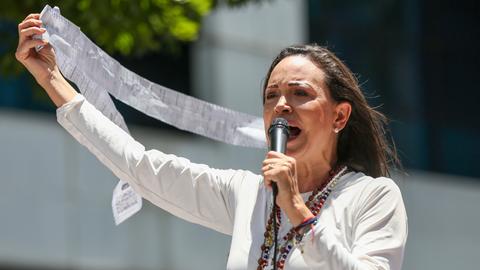 María Corina Machado bei einer Demonstration aus Protest gegen Wahlbetrug bei der Präsidentenwahl 2024 in Venezuela.