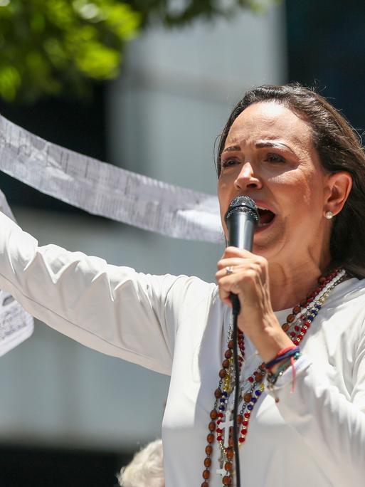 María Corina Machado bei einer Demonstration aus Protest gegen Wahlbetrug bei der Präsidentenwahl 2024 in Venezuela.