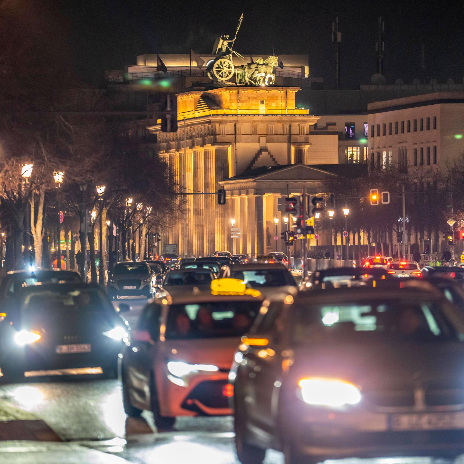 Alle laufen weg. Einer fällt hin. (2/2) - Langzeitdoku über drei Jugendliche