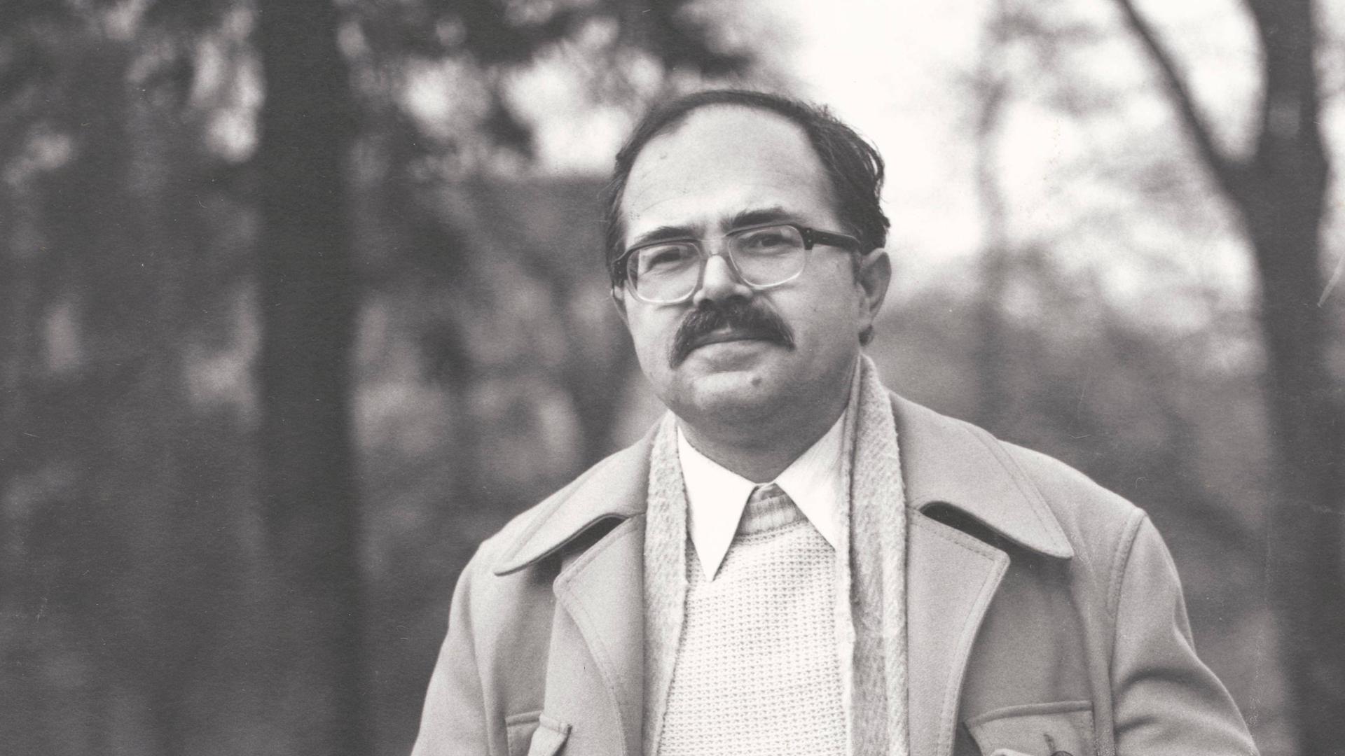 Porträt in schwarz-weiß aus dem Jahr 1980 zeigt den Lyriker Wulf Kirsten 