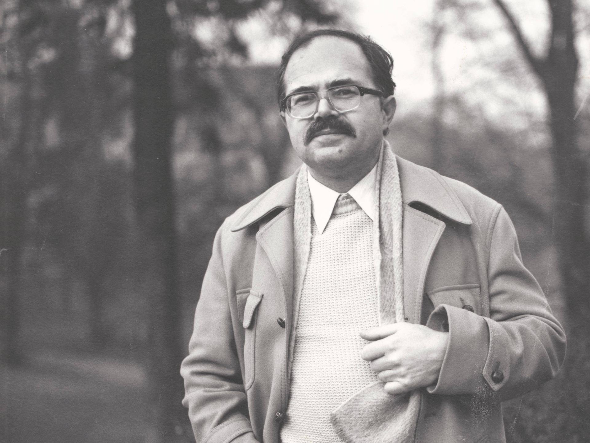 Porträt in schwarz-weiß aus dem Jahr 1980 zeigt den Lyriker Wulf Kirsten 