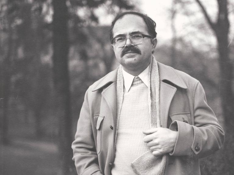 Porträt in schwarz-weiß aus dem Jahr 1980 zeigt den Lyriker Wulf Kirsten 