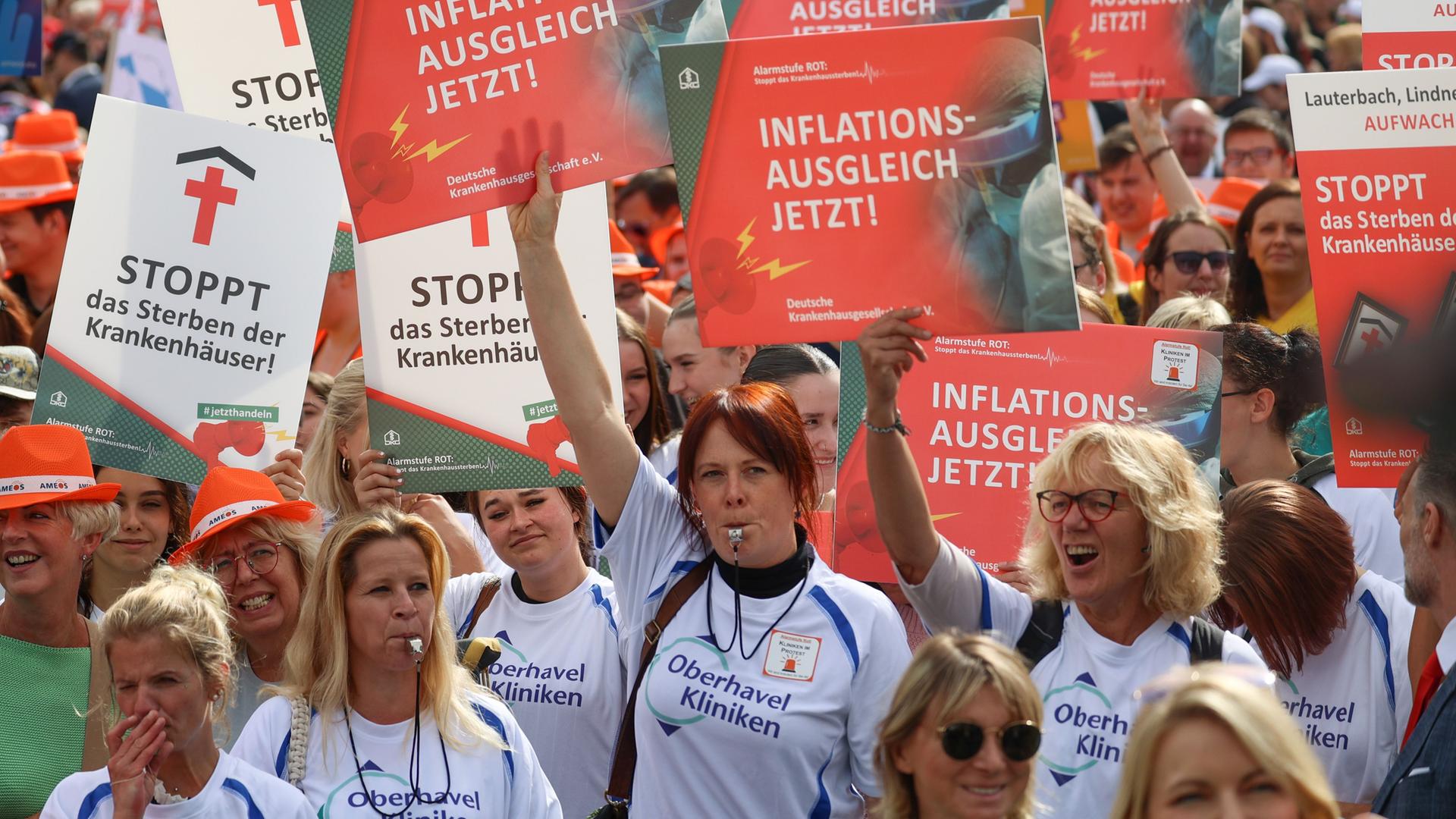 Proteste von Kliniken - Kundgebung in Düsseldorf und anderen Städten für mehr Finanzmittel des Bundes