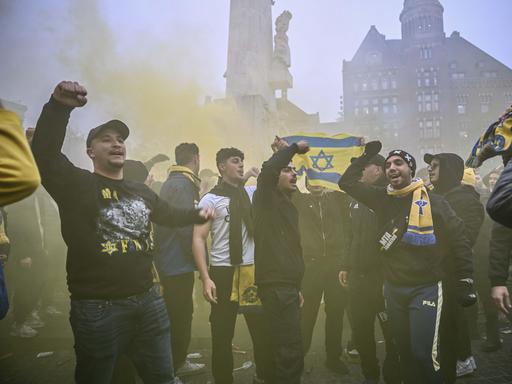 Fans von Maccabi Tel Aviv vor dem Europa-League-Spiel in Amsterdam