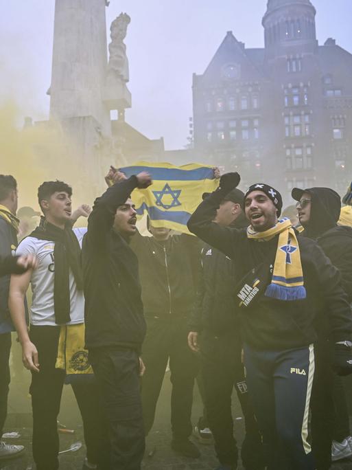 Fans von Maccabi Tel Aviv vor dem Europa-League-Spiel in Amsterdam